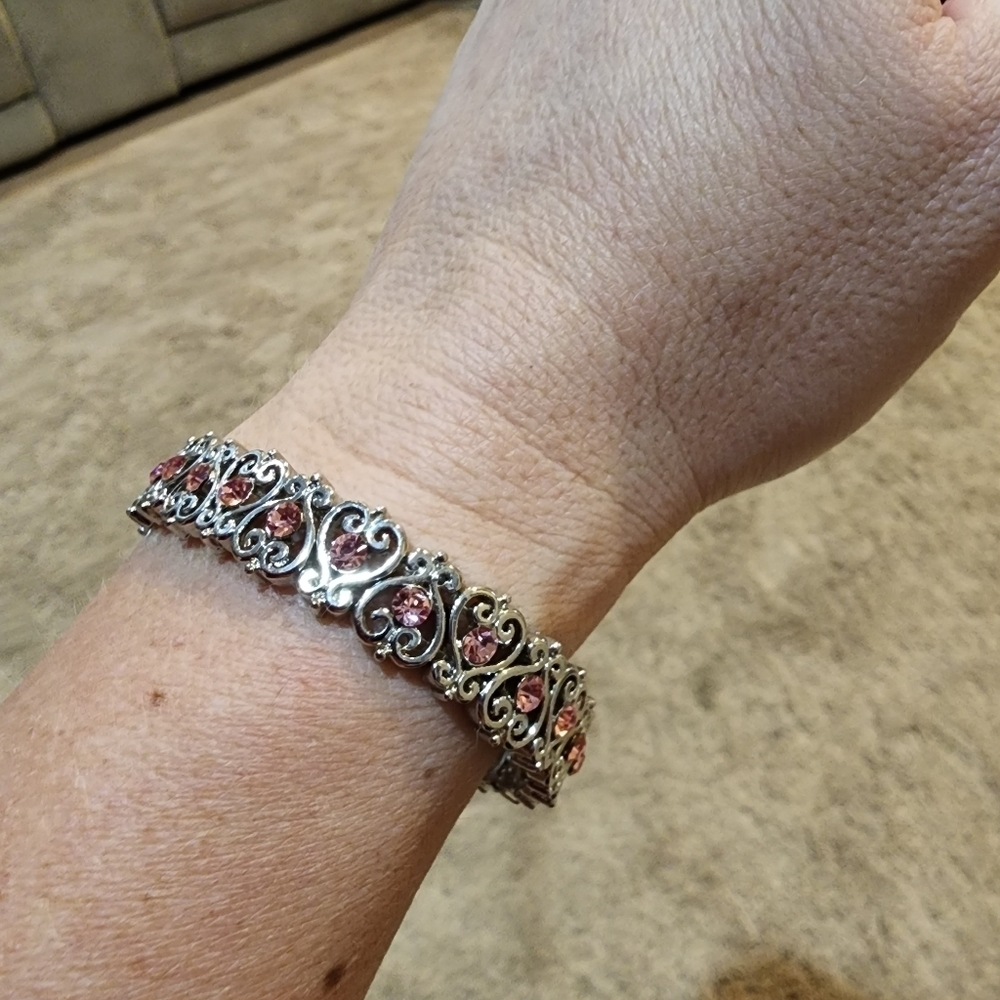 Cookie Lee Silver & Pink Heart stretch bracelet NWT - Picture 7 of 8